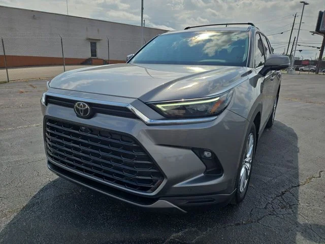Used 2025 Gray Toyota Platinum image 1