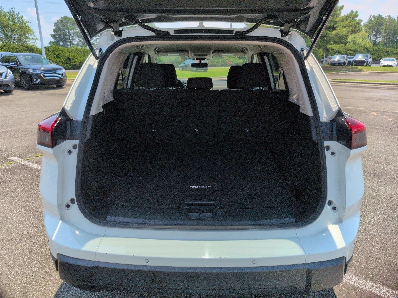 Used 2024 Glacier White Nissan S image 33