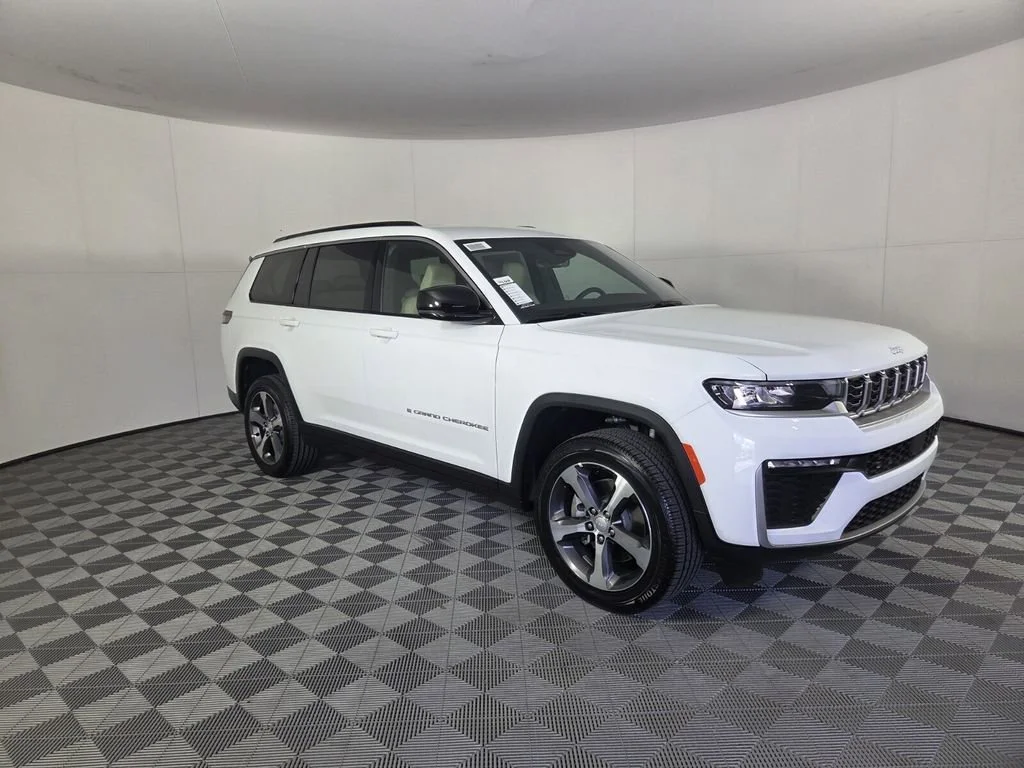 New 2026 Bright White Clear-Coat Exterior Paint Jeep Limited image 2