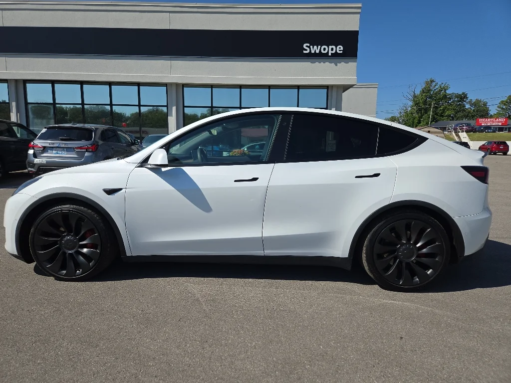 Used 2022 Pearl White Multi-Coat Tesla Performance image 4