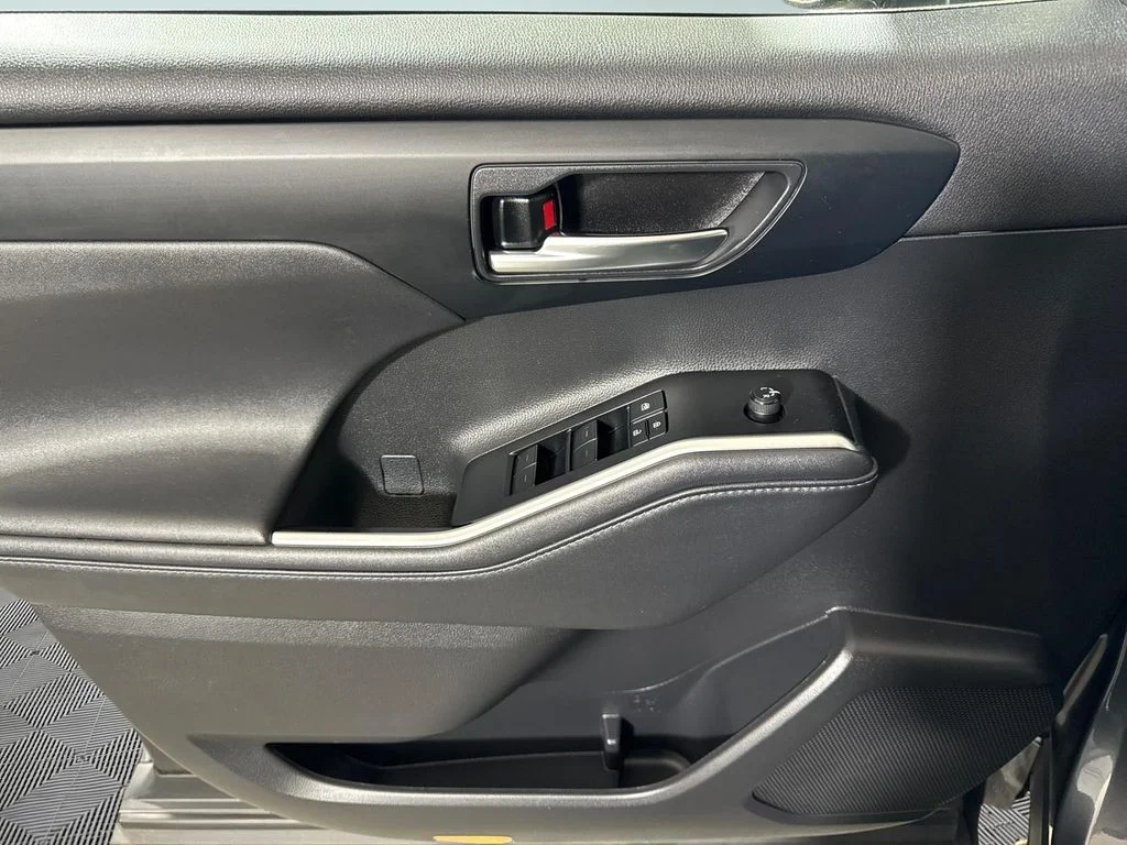 Used 2021 Magnetic Gray Metallic Toyota XLE image 19