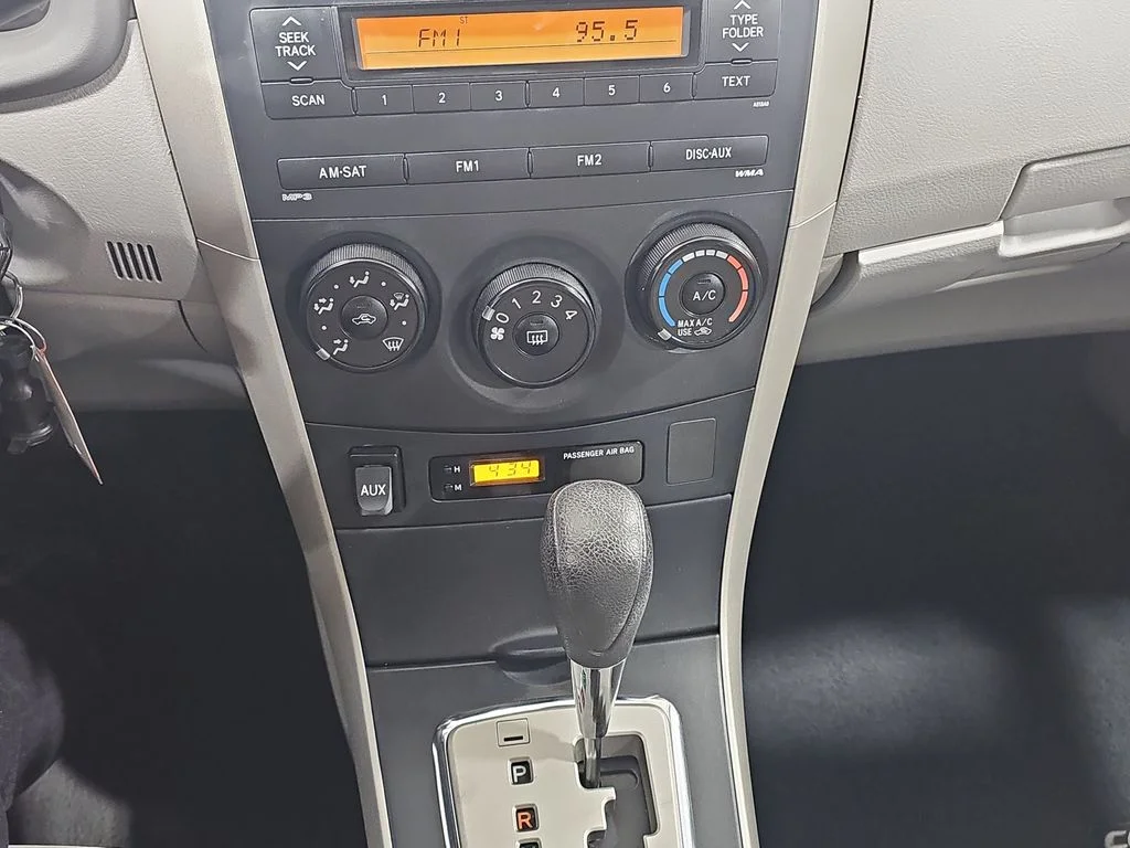 Used 2010 White Toyota LE image 22