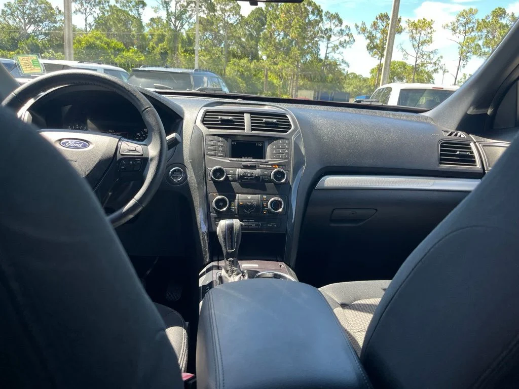 Used 2018 Red Ford XLT image 13