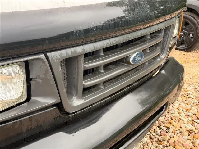 Used 2006 White Ford Commercial image 20