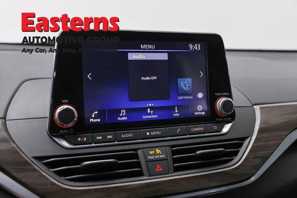 Used 2023 Black Nissan 2.5 SV image 18