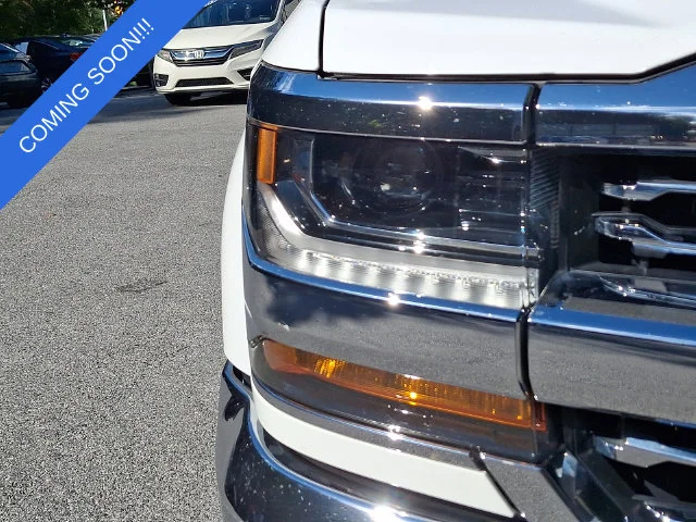 Used 2017 White Chevrolet LT image 10