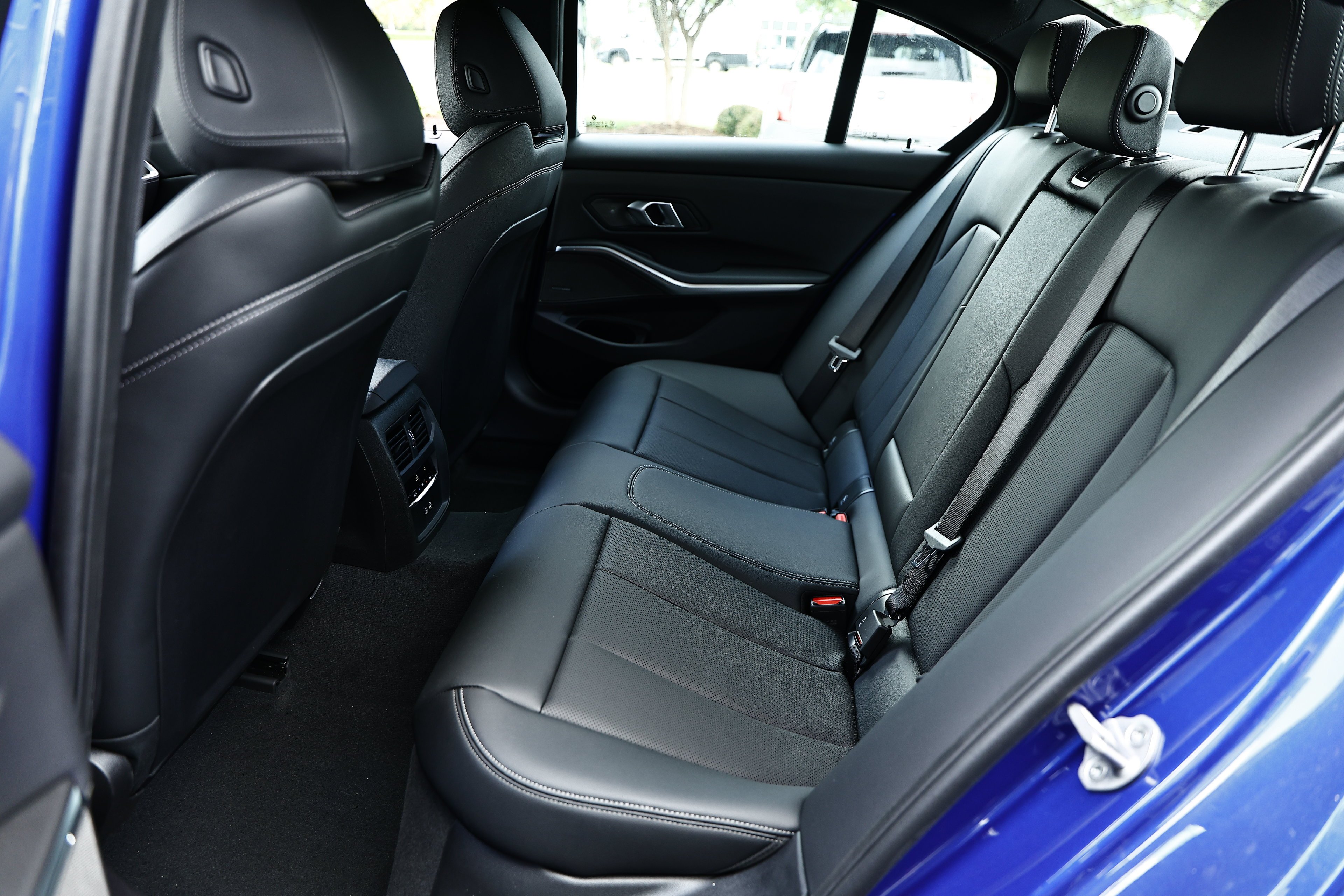 New 2026 Portimao Blue Metallic BMW 330i image 28