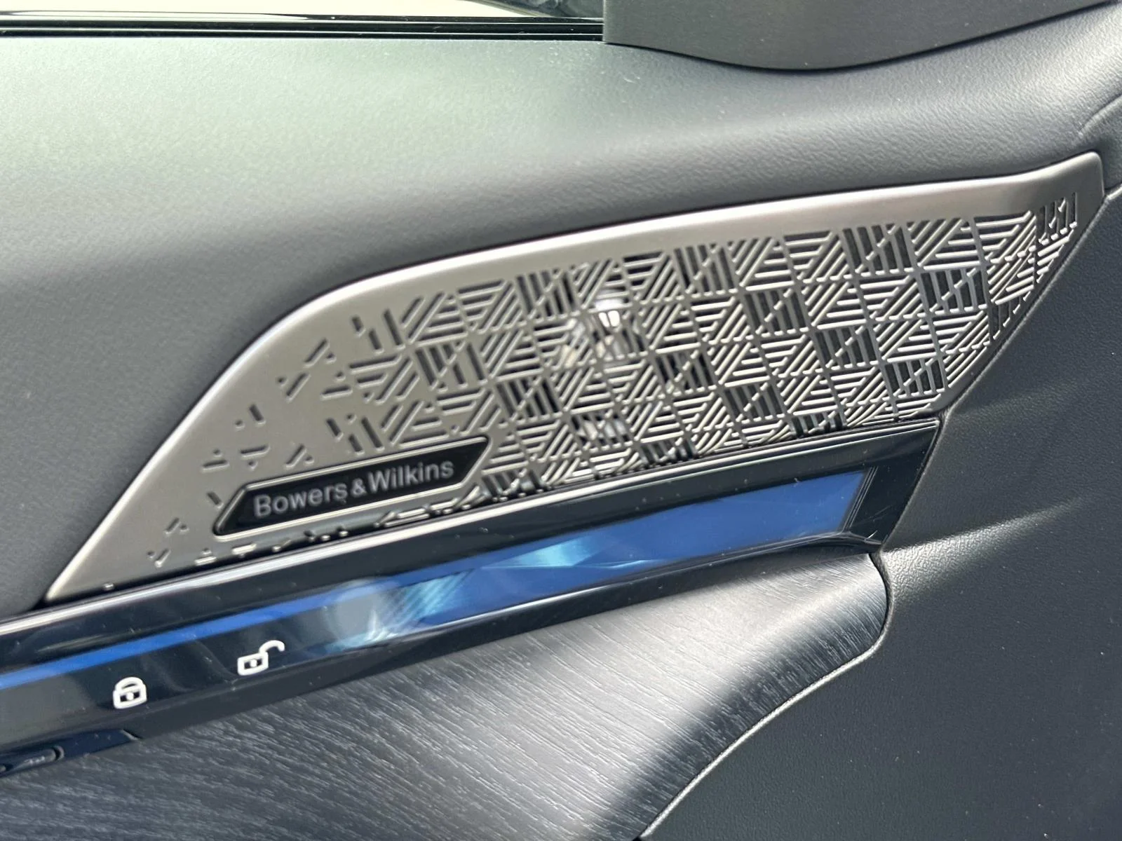 New 2026 Phytonic Blue Metallic BMW M60 image 18