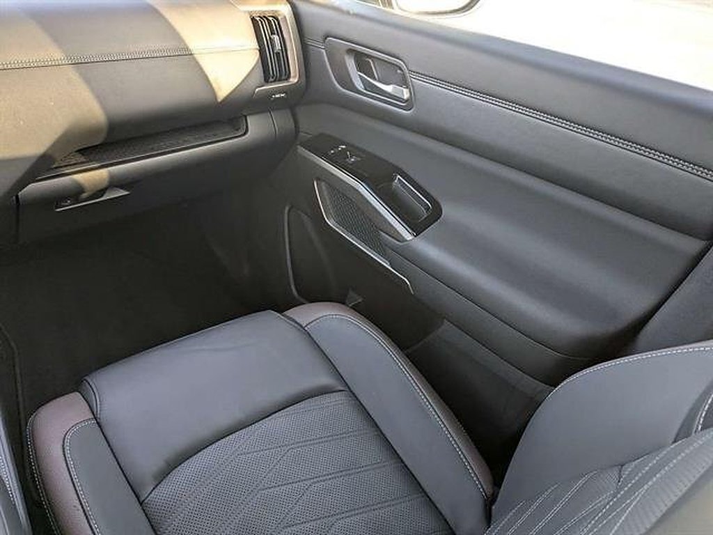 2025 Nissan Pathfinder Platinum - Photo 18
