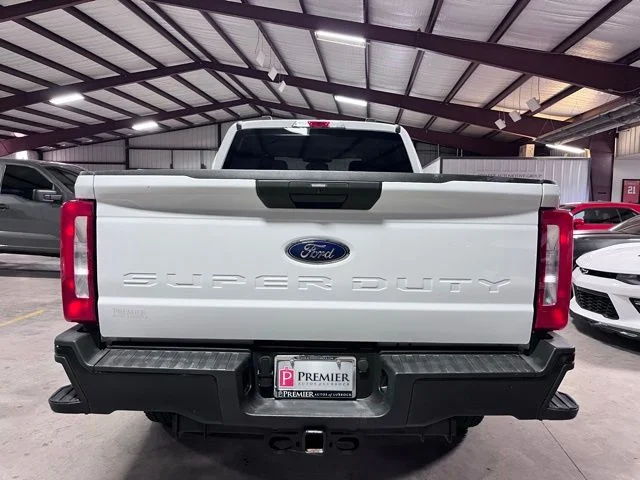Used 2025 White Ford XL image 3