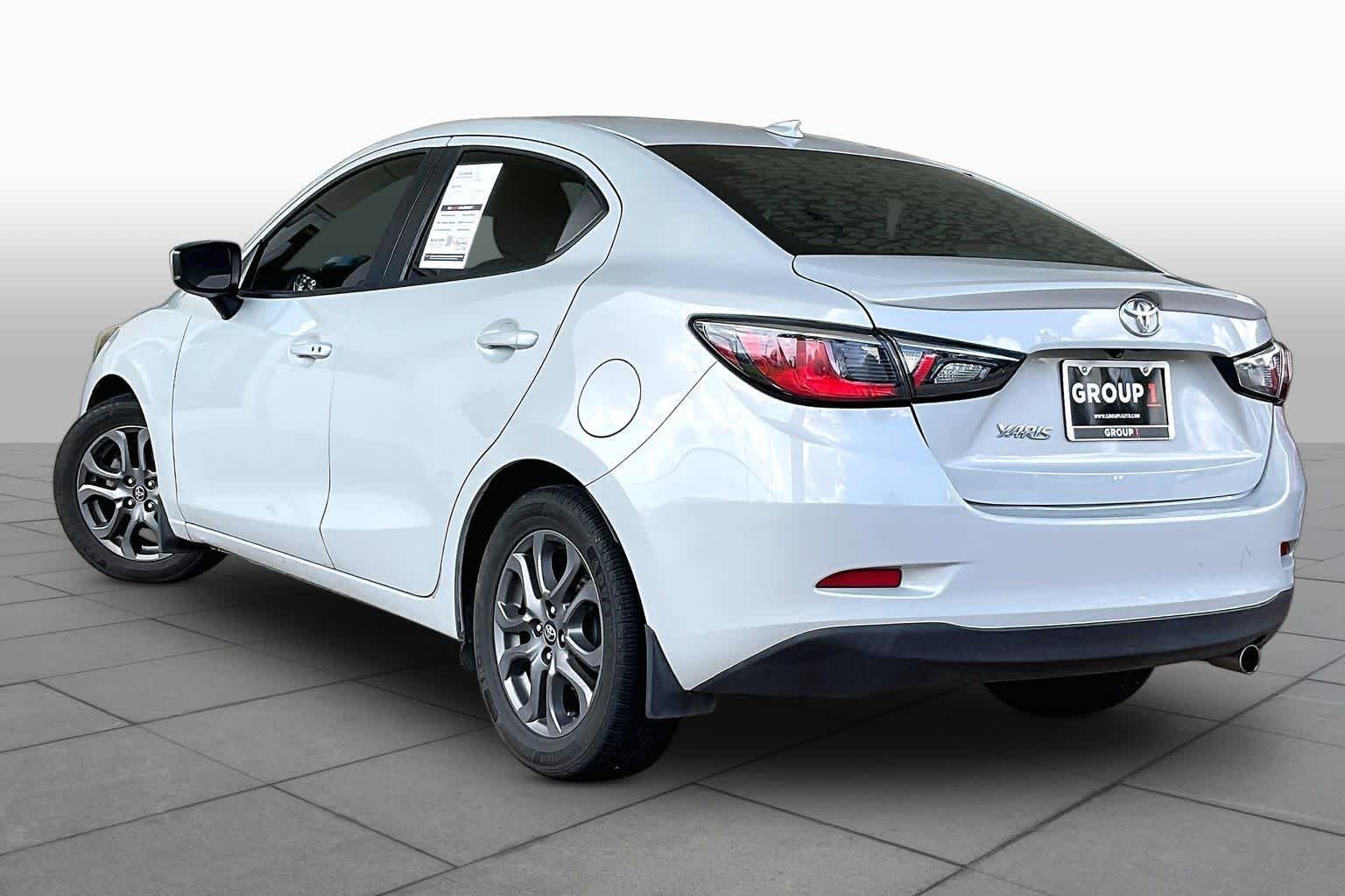 Used 2019 Icicle Toyota LE image 10