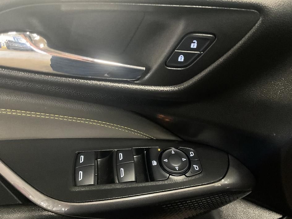 Used 2025 Green Chevrolet ACTIV image 30
