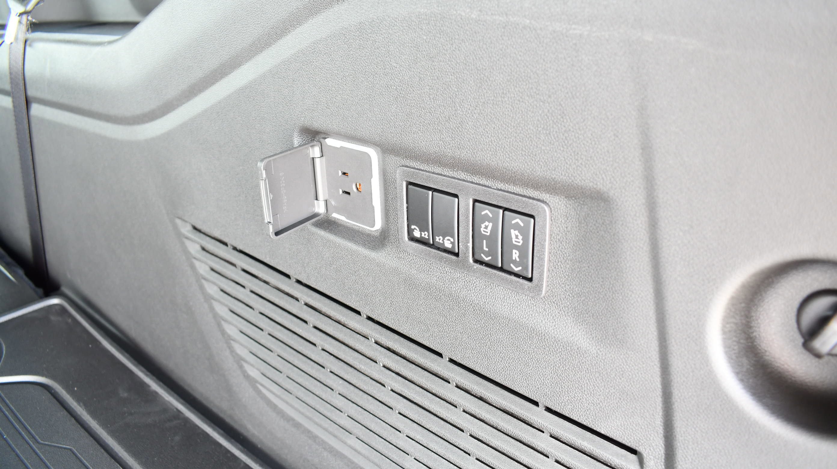 New 2026 Glacier White Tricoat GMC Denali image 13