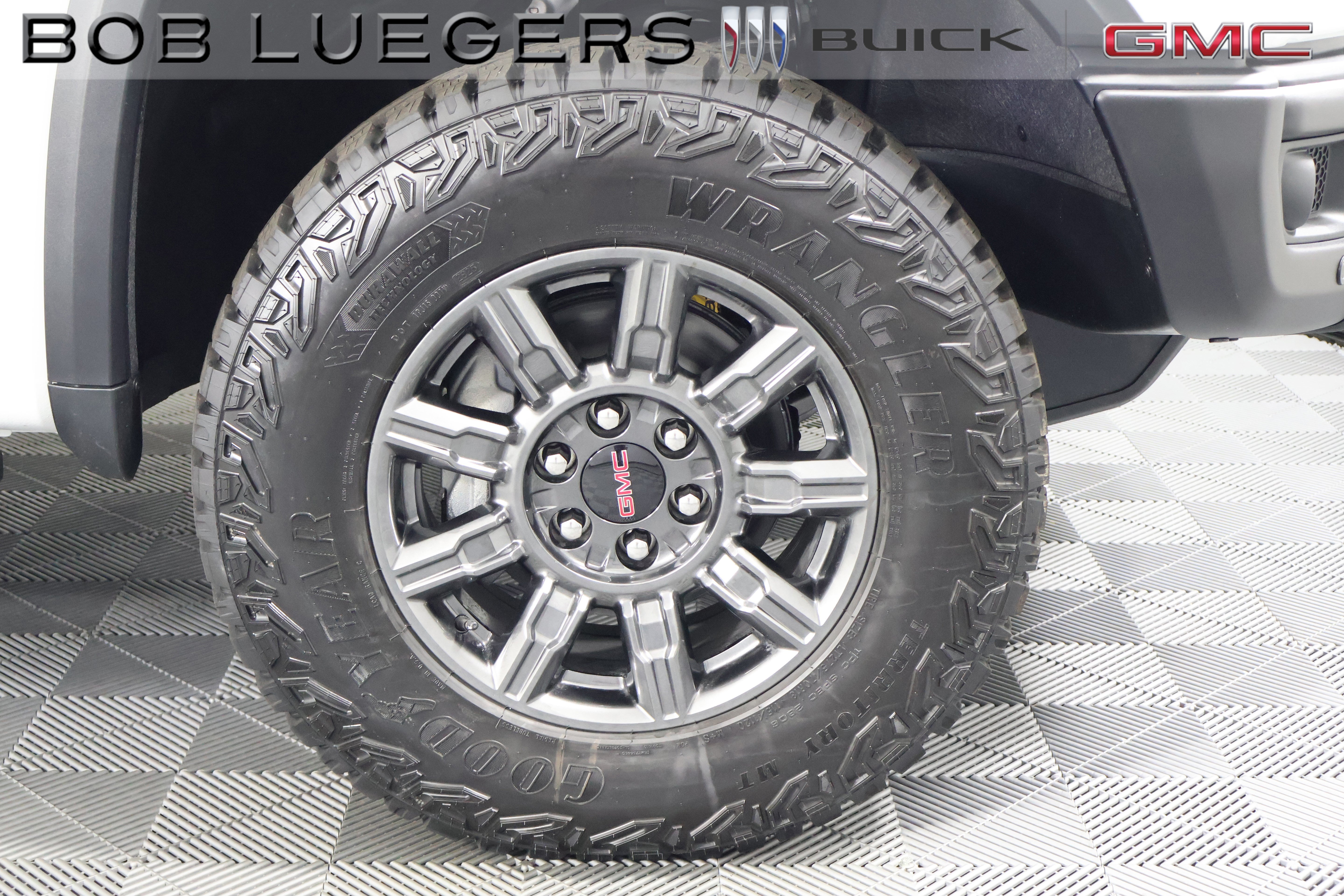 2026 GMC Sierra 1500 AT4X - Photo 3