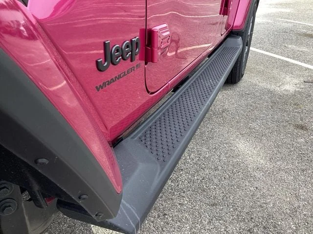 New 2026 Tuscadero Pearlcoat Jeep 4-DOOR SAHARA image 17