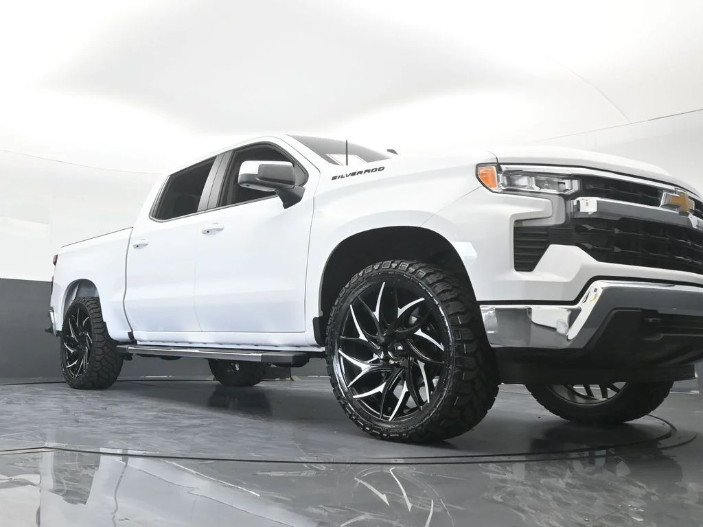 Used 2026 Summit White Chevrolet LT image 65