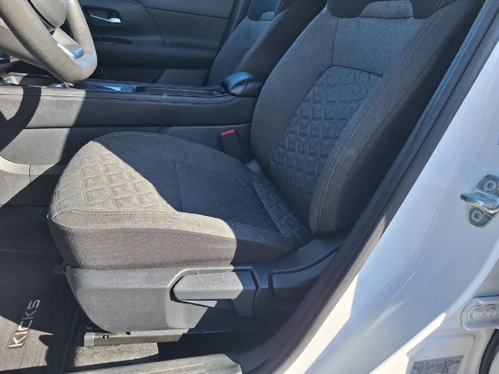 Used 2025 White Nissan SV image 27