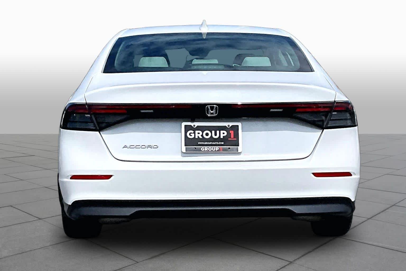 Used 2024 Platinum White Pearl Honda EX image 5