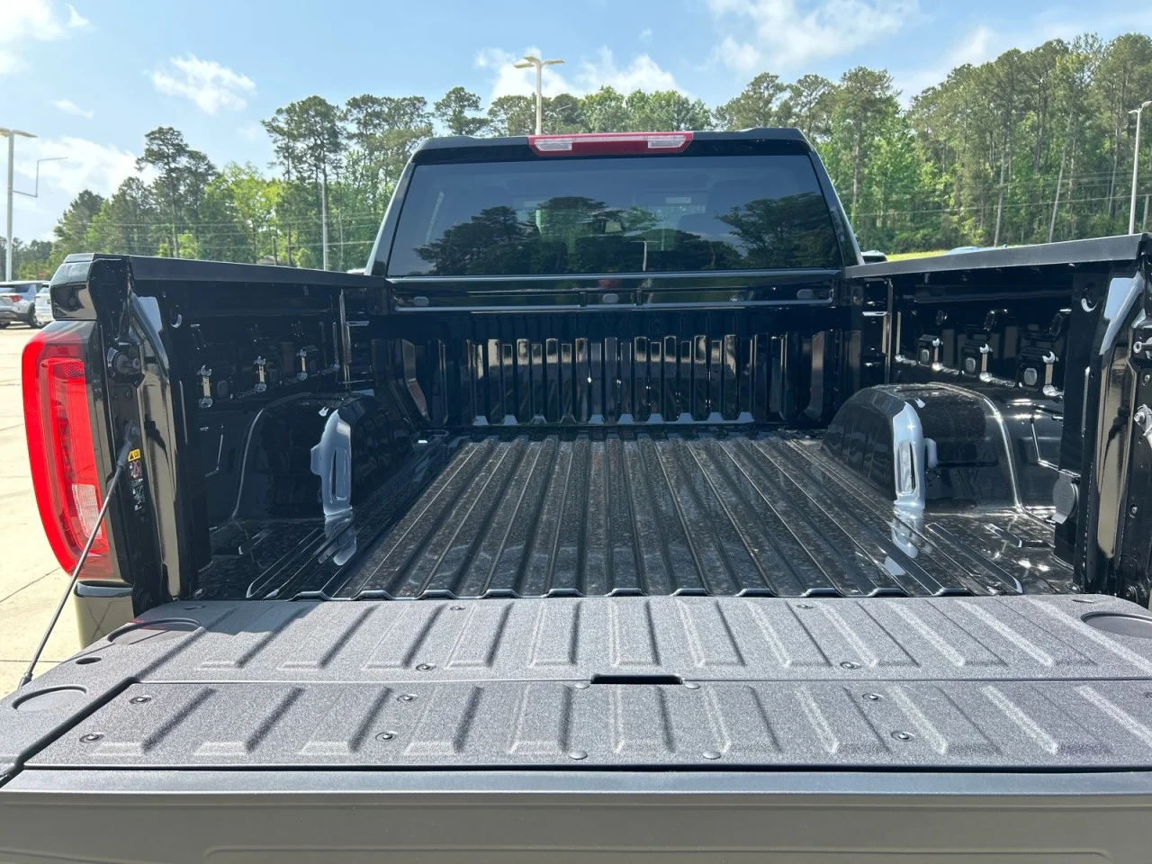 2026 GMC Sierra 1500 SLT - Photo 7