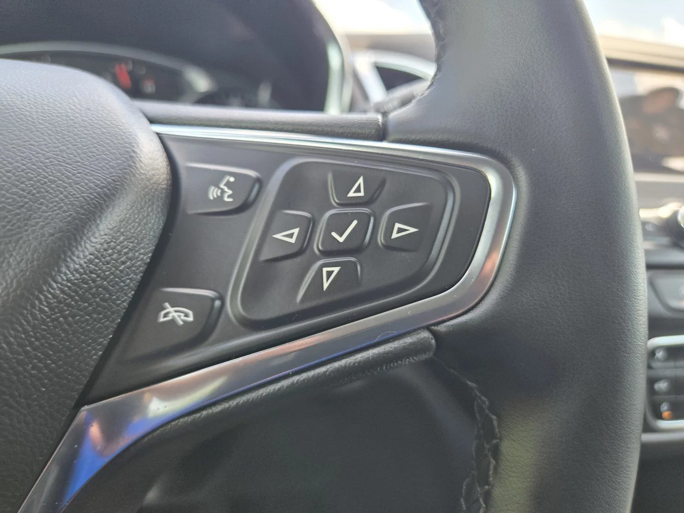 2024 Chevrolet Equinox LT - Photo 17