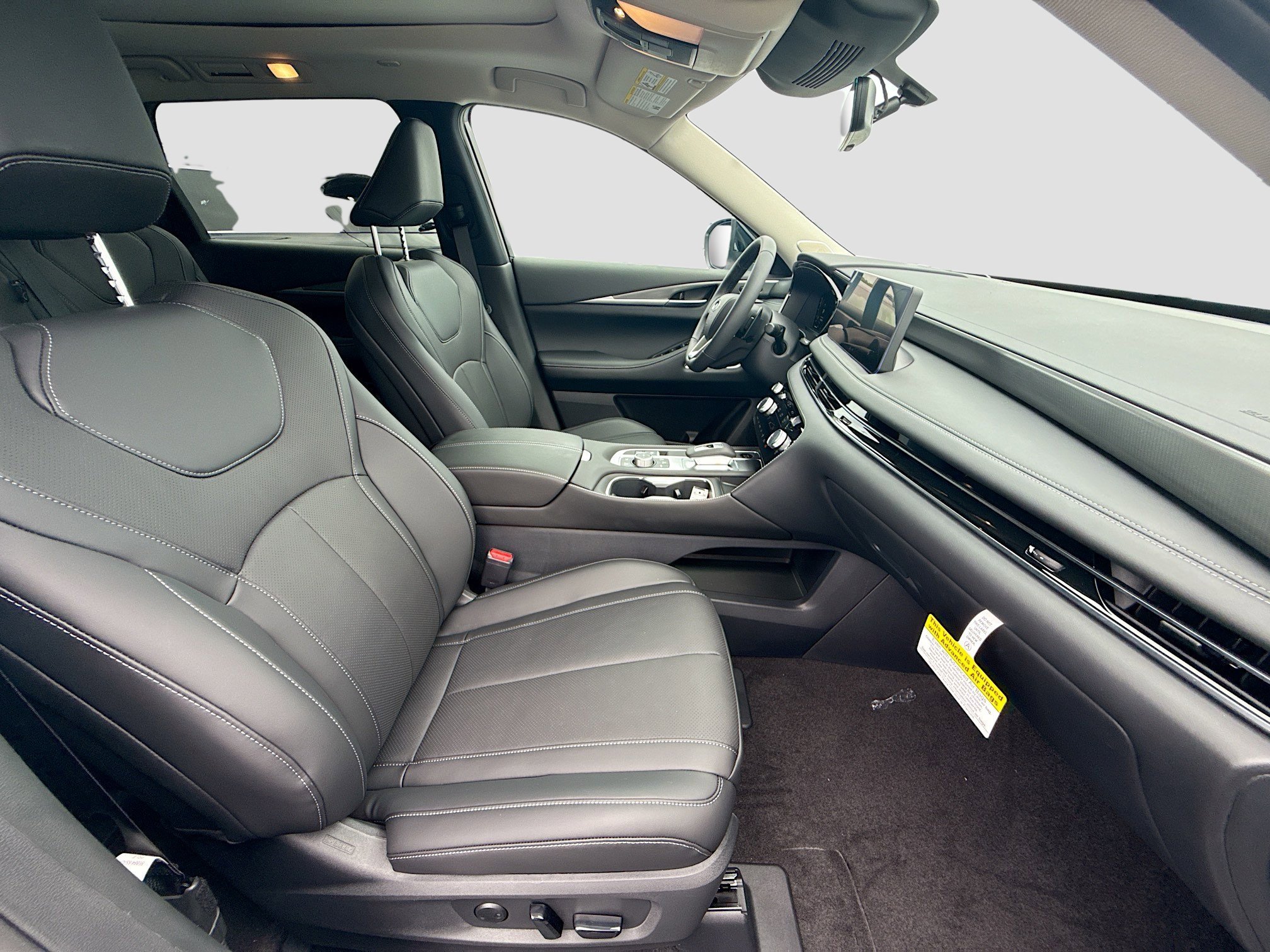 New 2027 RADIANT WHITE INFINITI Luxe FWD image 22