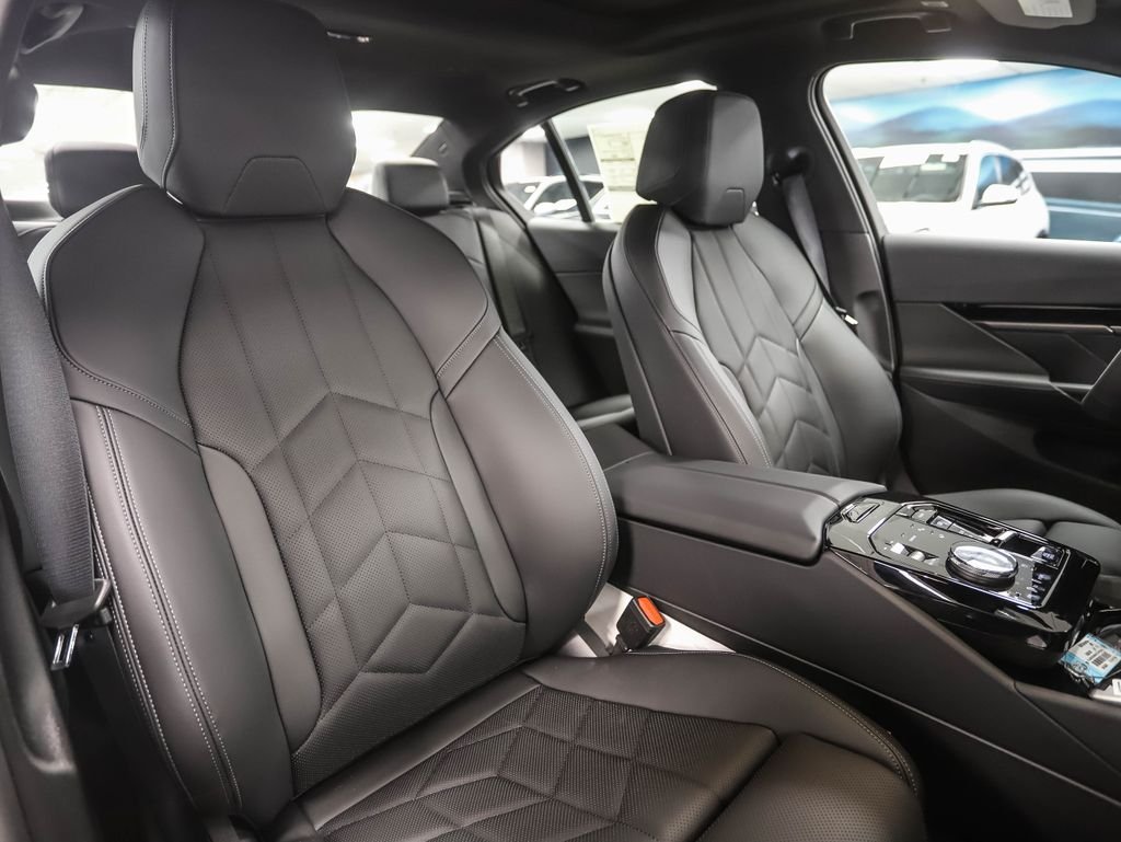 2025 BMW 5 Series 530i - Photo 30