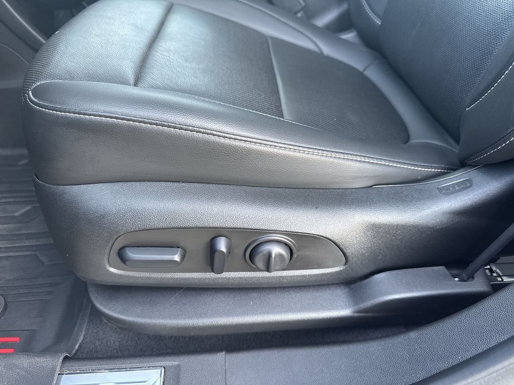 Certified Used 2023 Ultra Blue Metallic GMC SLT image 12