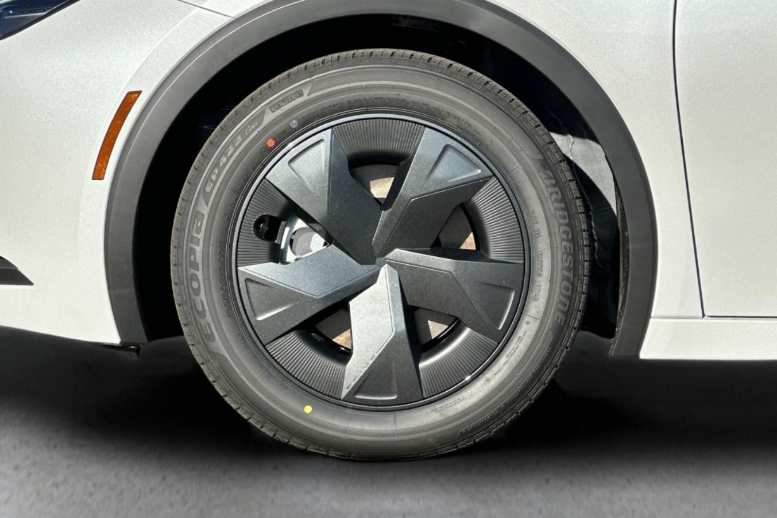 2026 Toyota Prius Plug-in Hybrid SE - Photo 25