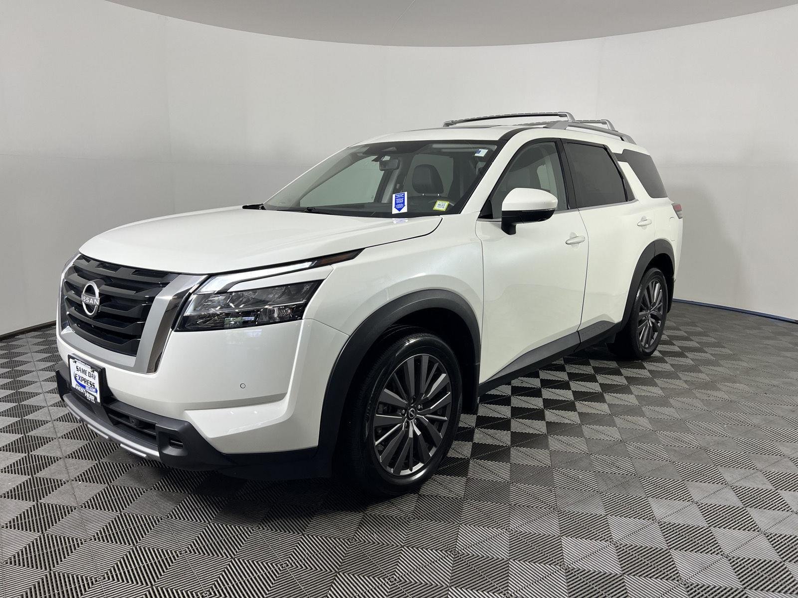 Used 2023 Pearl White Tricoat Nissan SL image 7
