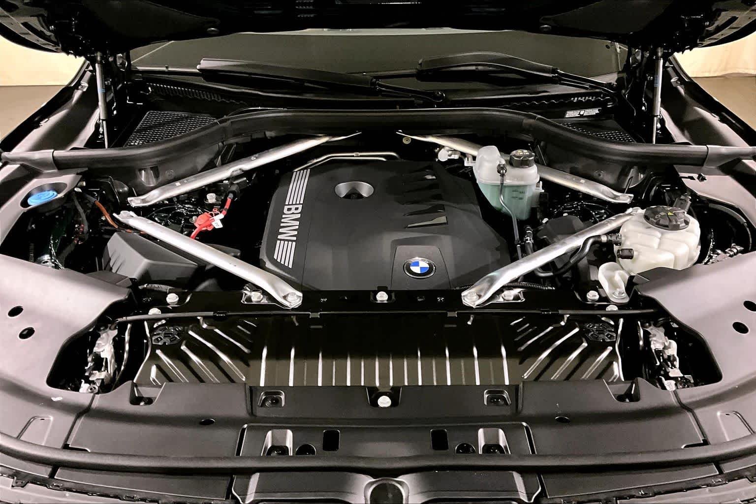 New 2027 Vancouver Green Metallic BMW 40 xDrive image 14