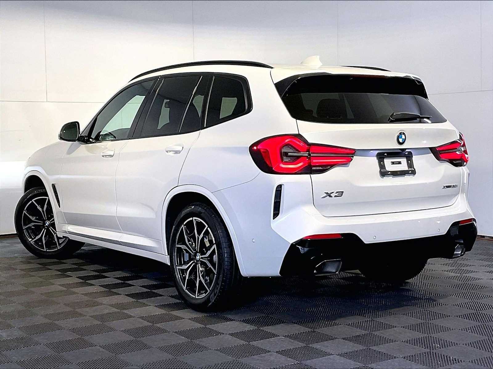 Used 2024 Mineral White Metallic BMW xDrive30i image 3