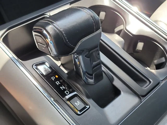 Used 2022 White Ford Lariat image 25