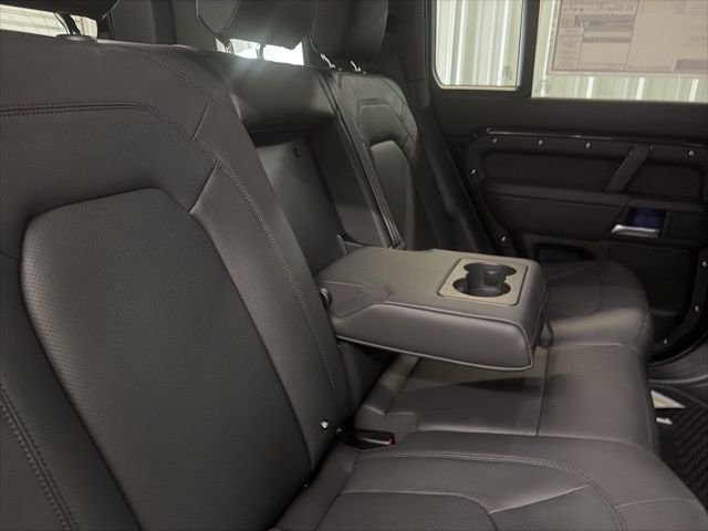 New 2026 Santorini Black Land Rover X-Dynamic SE image 19