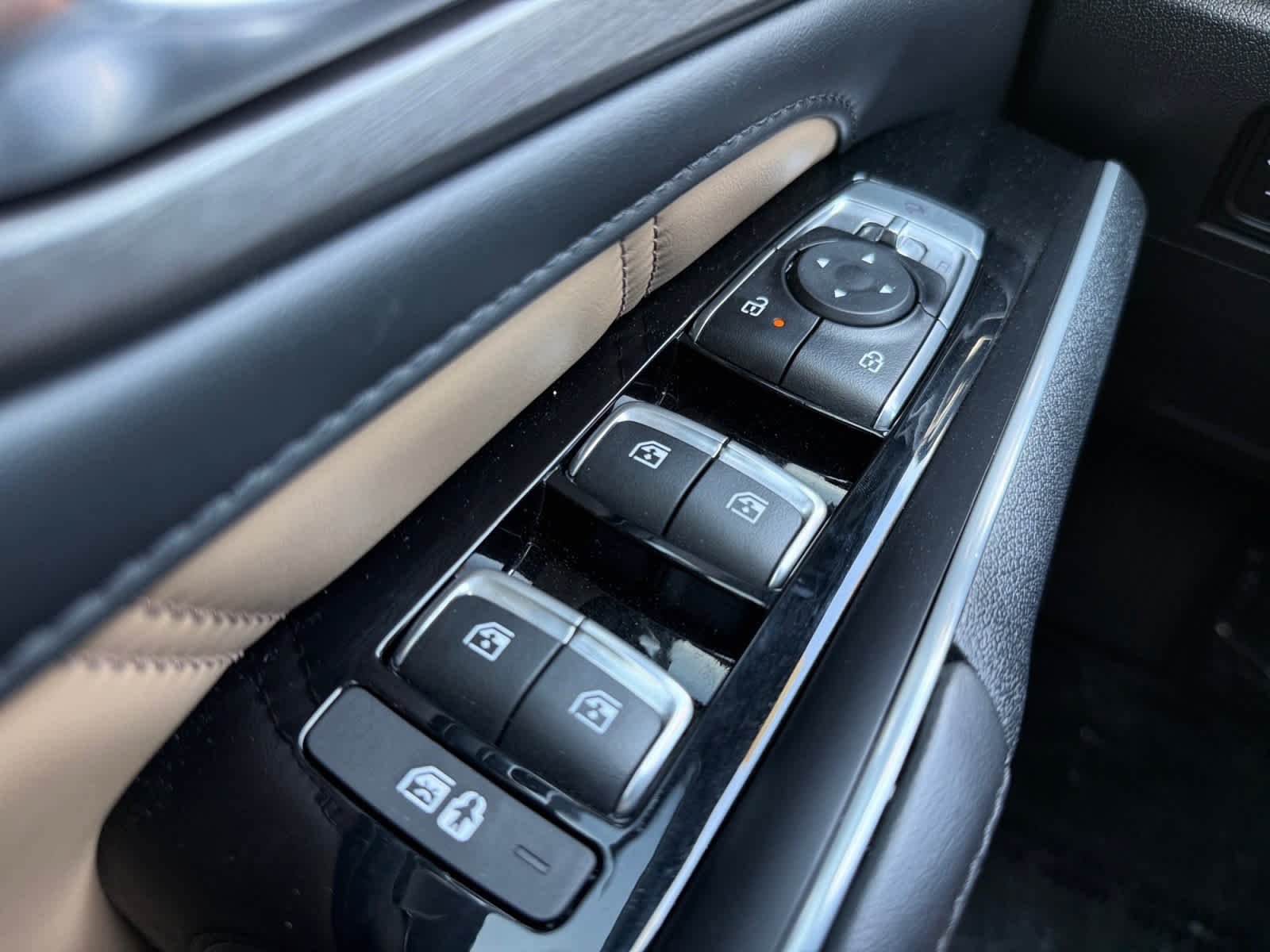 Used 2025 Panthera Metal Kia X-Line SX Prestige image 26