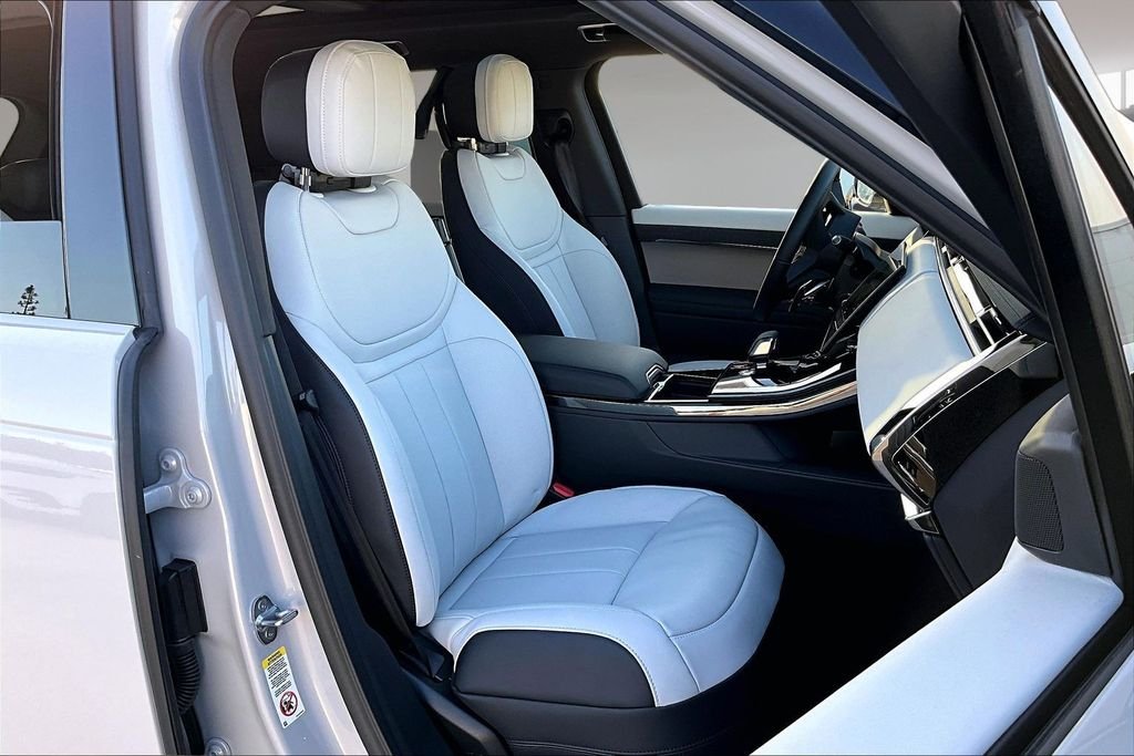 New 2026 BORASCO GREY Land Rover Dynamic SE image 11