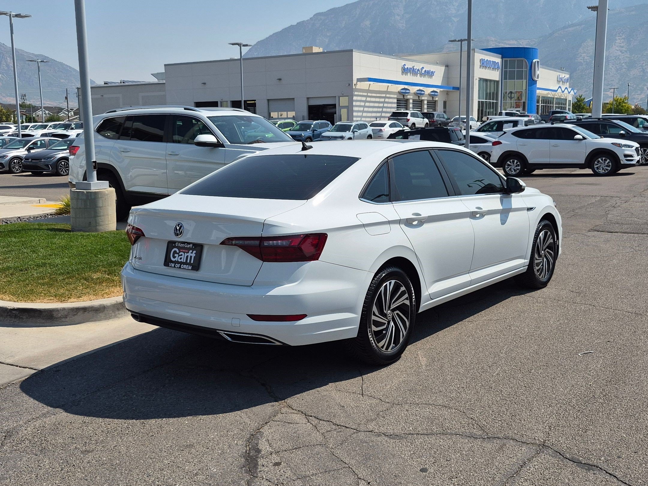 Used 2021 Pure White Volkswagen SEL Premium image 3