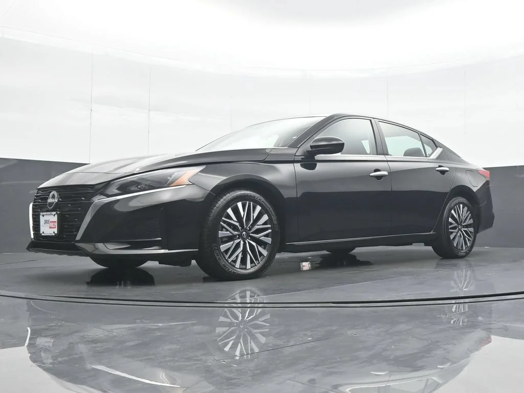 Used 2024 Black Nissan 2.5 SV image 26