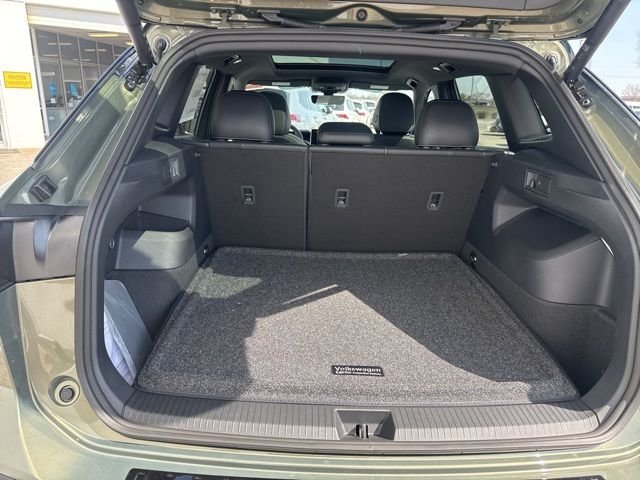 New 2026 Avocado Green W/Deep Black Roof Volkswagen 2.0T SE R-Line Black image 11