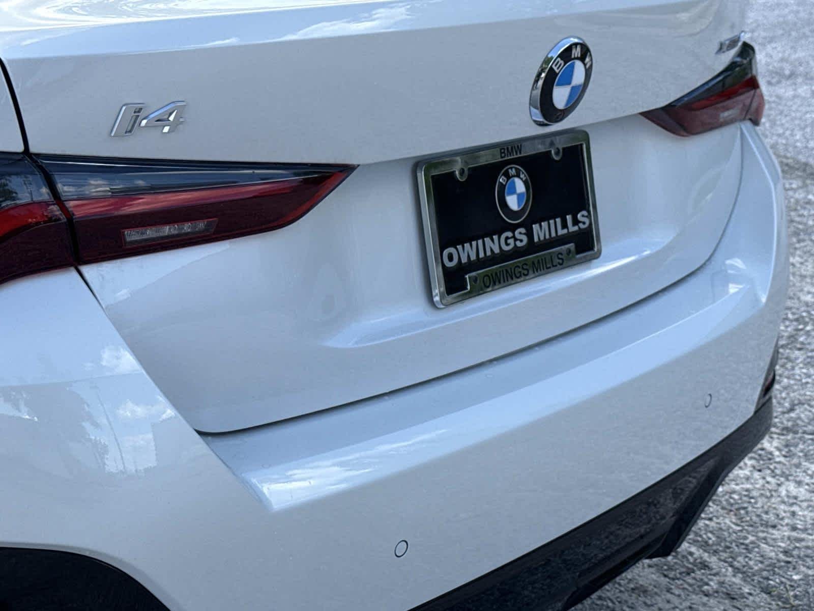 New 2026 Mineral White Metallic BMW xDrive40 image 11