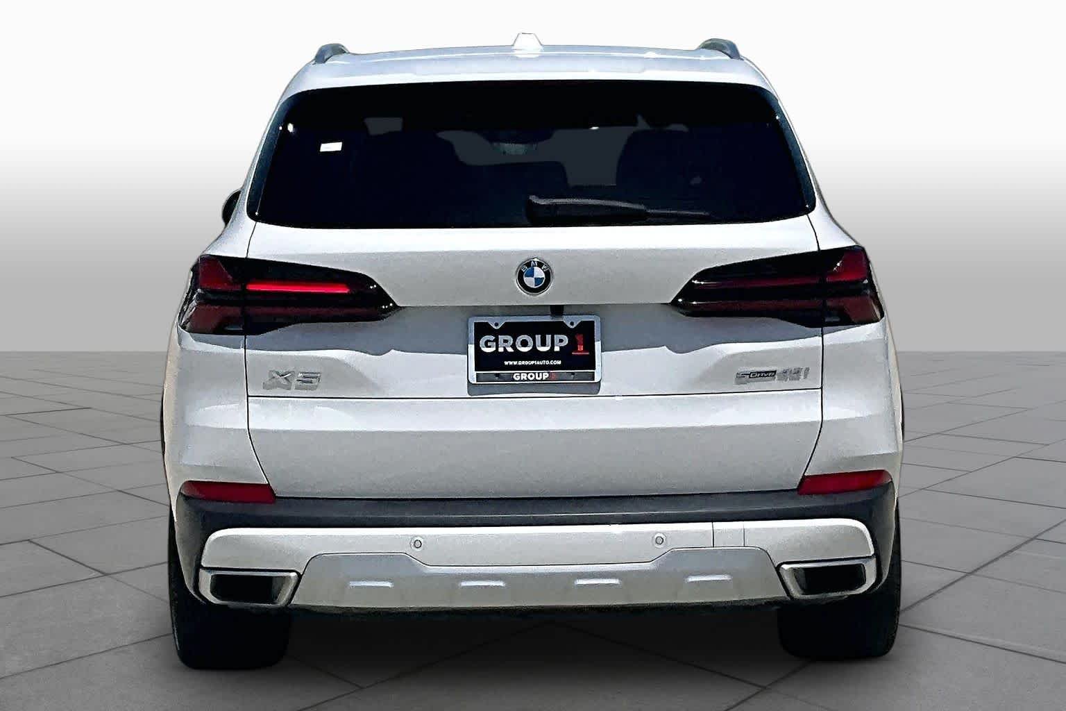 Used 2024 Mineral White Metallic BMW sDrive40i image 4