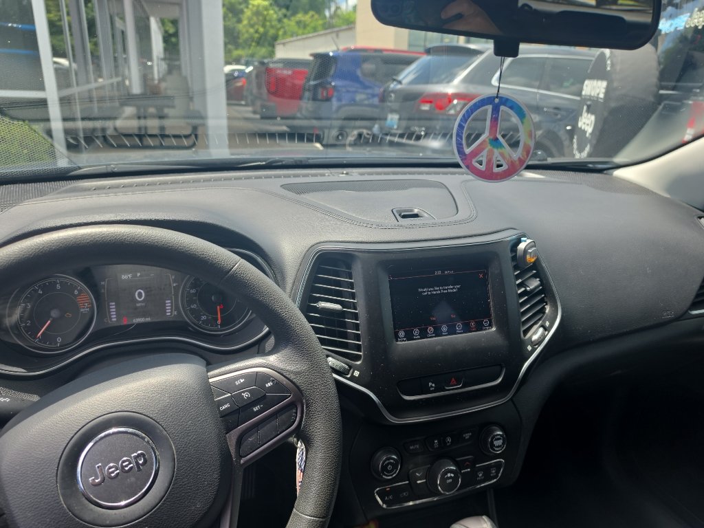 Used 2020 Slate Blue Pearlcoat Jeep Latitude image 9