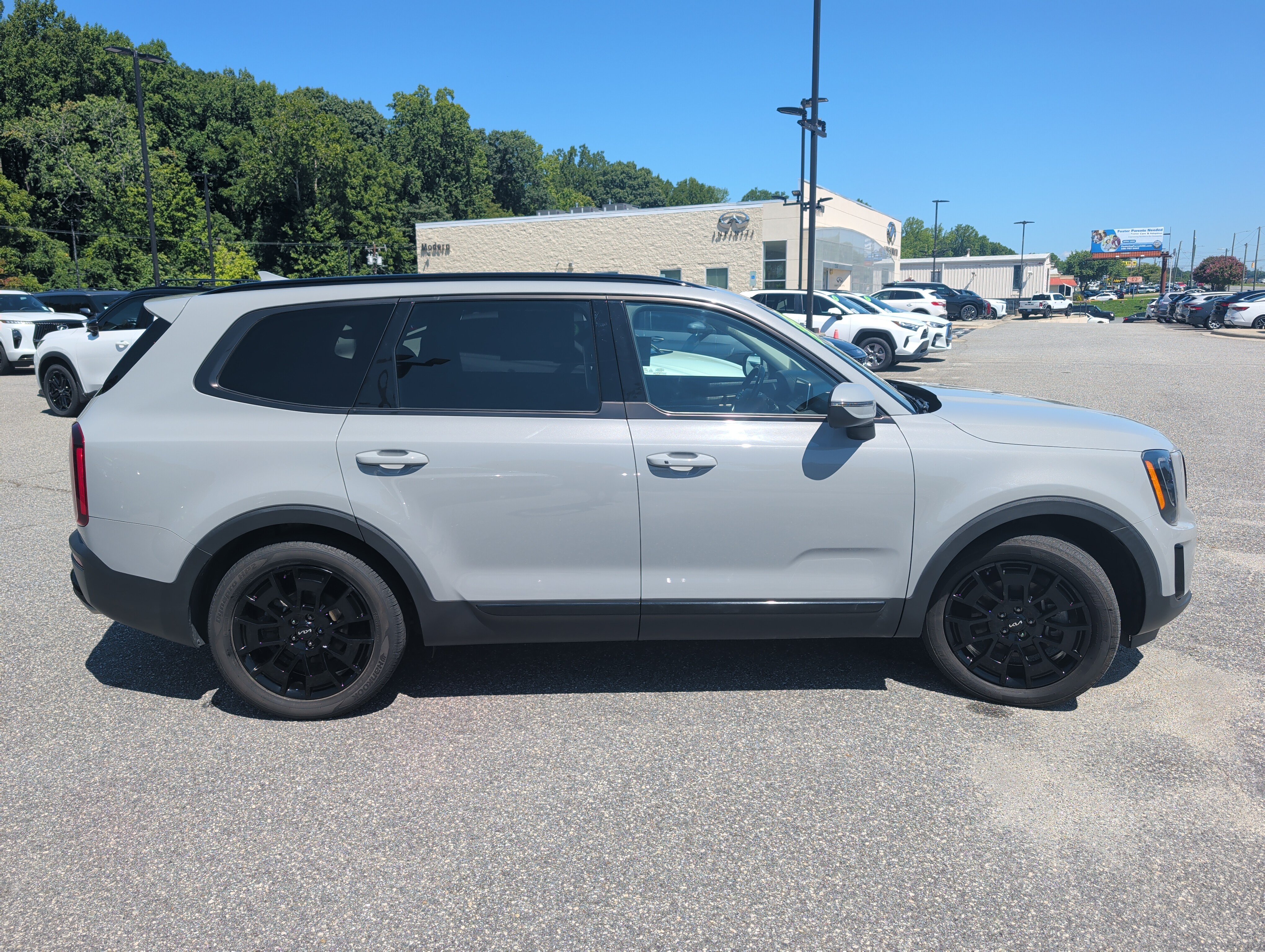 Used 2022 Wolf Gray Kia EX image 3