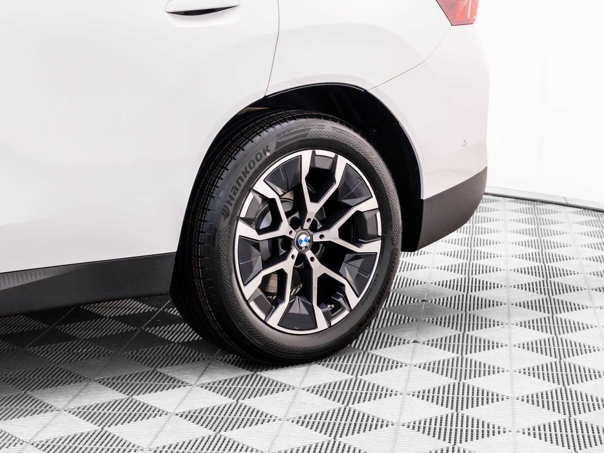 New 2026 Alpine White BMW 30 xDrive image 32