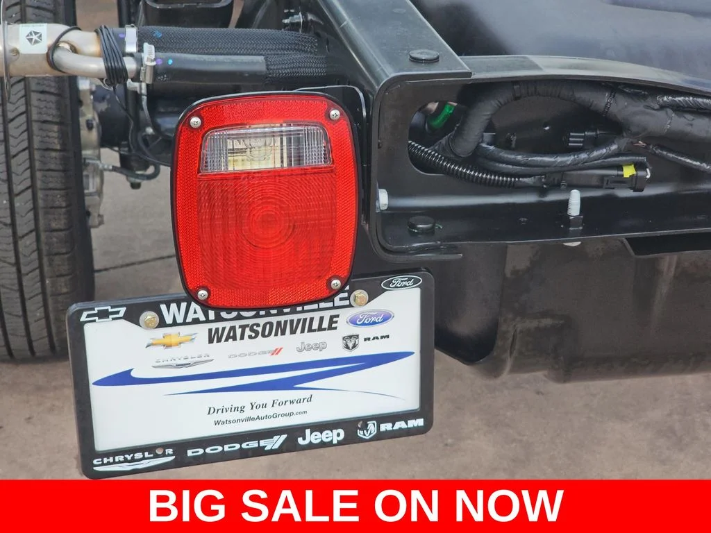 New 2026 Bright White Clearcoat RAM Tradesman image 40