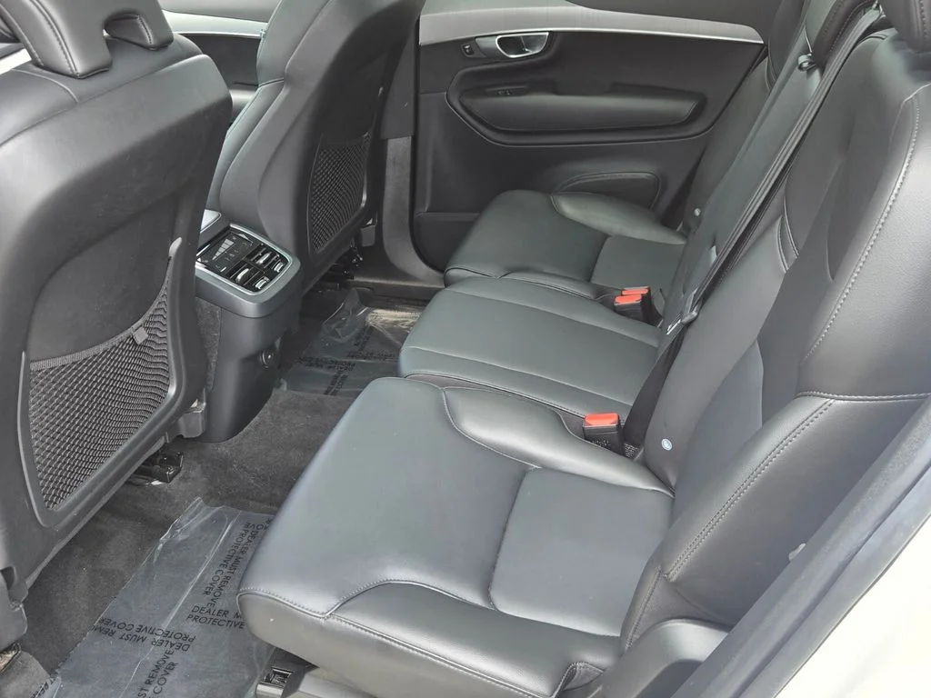 Used 2024  Volvo B5 Core image 11