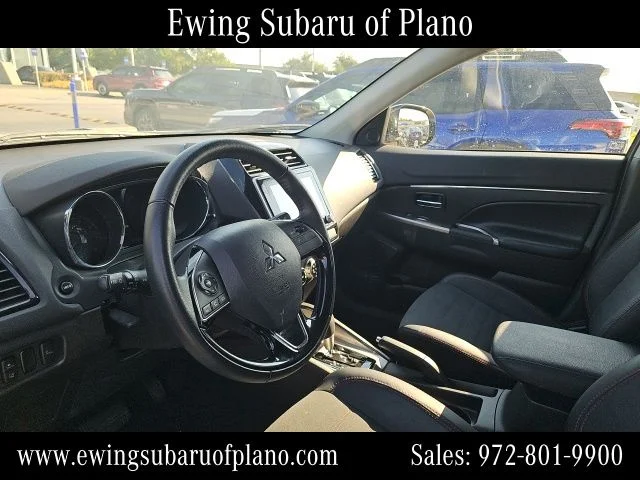 Used 2025  Mitsubishi 2.0 ES image 5