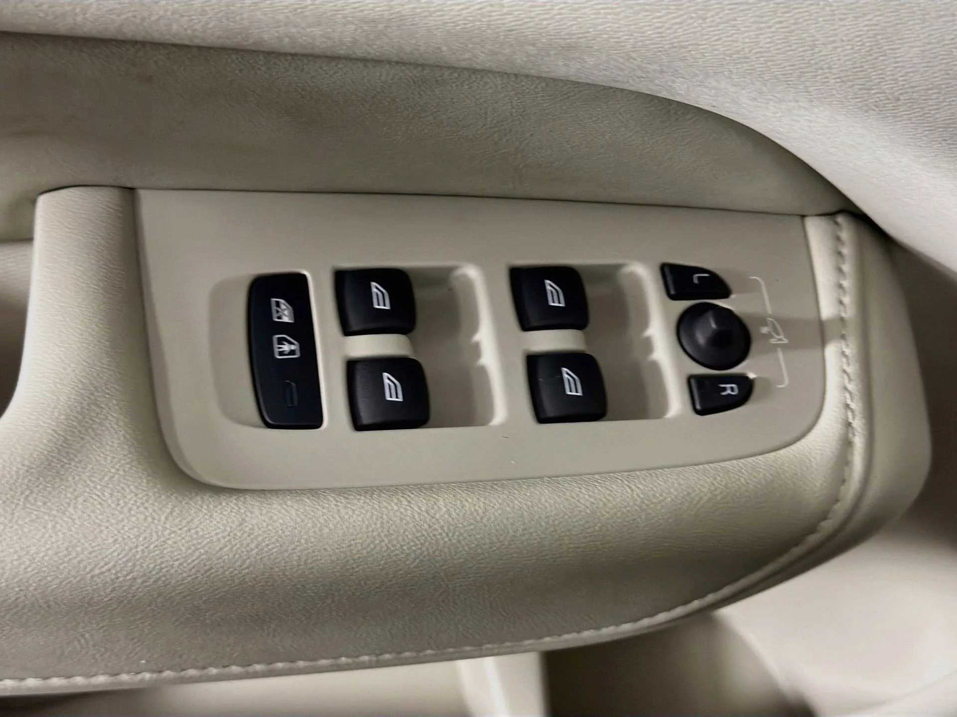 Certified Used 2026 Denim Blue Volvo Ultra image 18