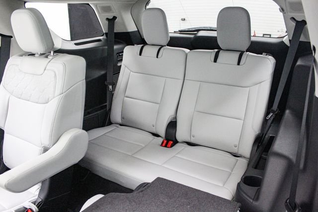 New 2026 Star White Metallic Tri-Coat Ford Platinum™ image 19