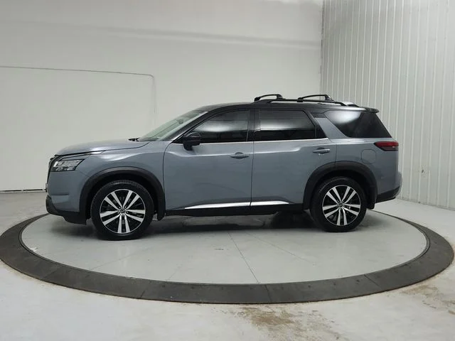 Used 2024 Gray Nissan Platinum image 5