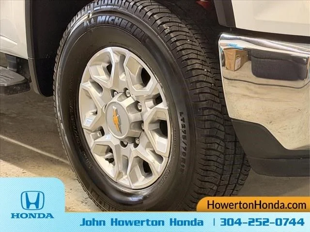 Used 2025 White Chevrolet LT image 29